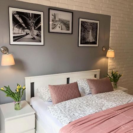 Klimatyczny Apartament Pod Ratuszem -Ul. Slaska 2 Częstochowa Buitenkant foto